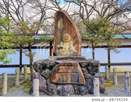 京都、宝鏡寺門跡(百々御所)の人形塚 京都、宝鏡寺門跡(百々御所)の人形塚 88734250