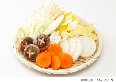 鍋の材料　白バック 88734719