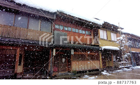 金沢のにし茶屋街雪景色 金沢のにし茶屋街雪景色 88737763