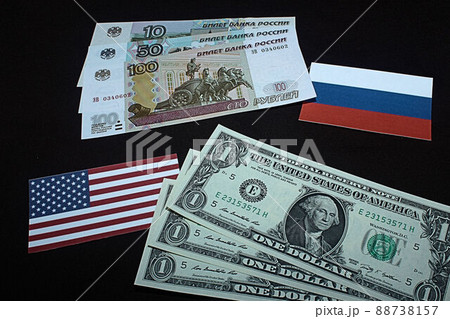 【米ドル・ロシアルーブル・為替・FX・株などに関する記事のサムネイルに】ロシアルーブル紙幣とチャート 88738157