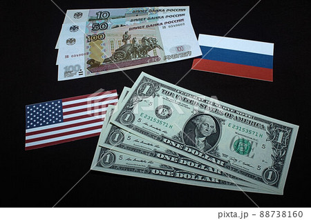 【米ドル・ロシアルーブル・為替・FX・株などに関する記事のサムネイルに】ロシアルーブル紙幣とチャート 88738160