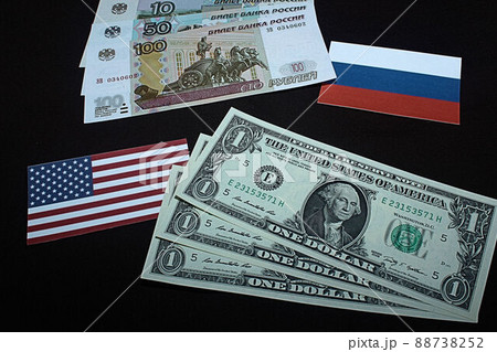 【米ドル・ロシアルーブル・為替・FX・株などに関する記事のサムネイルに】ロシアルーブル紙幣とチャート 88738252