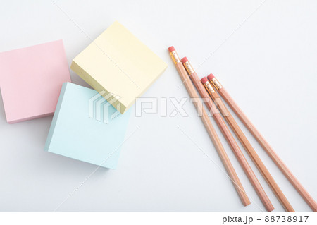 付箋と鉛筆 sticky note 付箋と鉛筆 sticky note 88738917