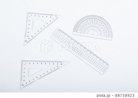 三角定規と分度器　ruler 88738923