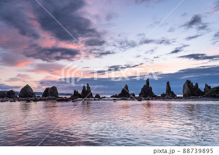 《和歌山県》橋杭岩の夜明け・景勝地 《和歌山県》橋杭岩の夜明け・景勝地 88739895
