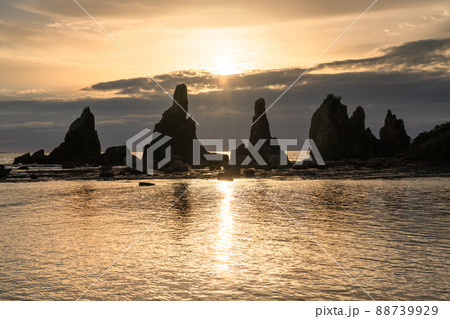 《和歌山県》橋杭岩の夜明け・景勝地 88739929