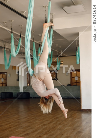 Aerial yoga shirt online