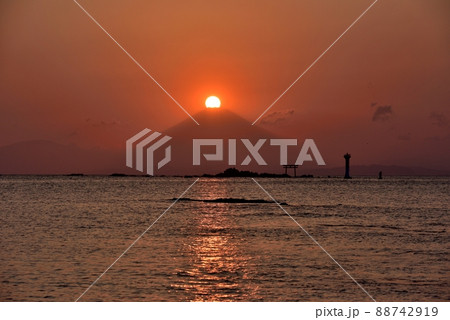 葉山裕次郎灯台とダイヤモンド富士始り 88742919