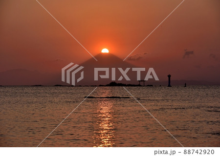 葉山裕次郎灯台とダイヤモンド富士 88742920