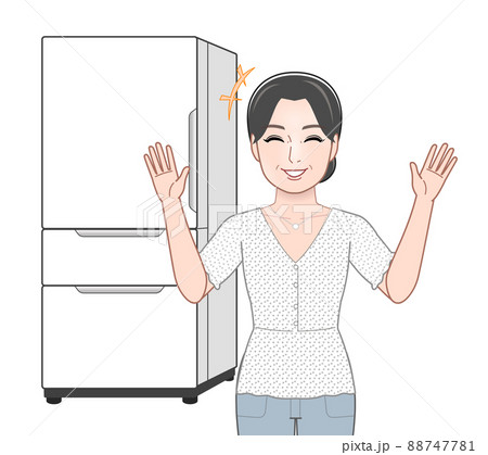 若い女性と冷蔵庫 88747781