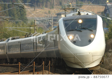 北陸本線　倶利伽羅－津幡　JR西日本　681系　W04+W13編成（金沢）　はくたか 88750077