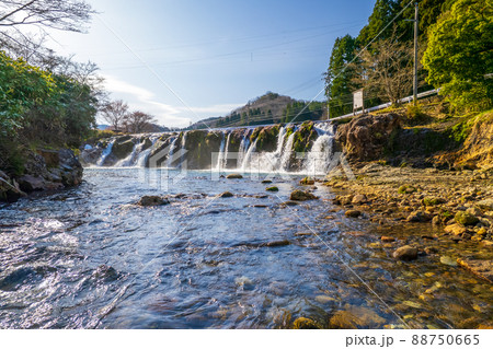布橋十二ヶ滝（ぬのはしじゅうにがたき）／石川県小松市　西尾地区　2022年4月撮影 88750665