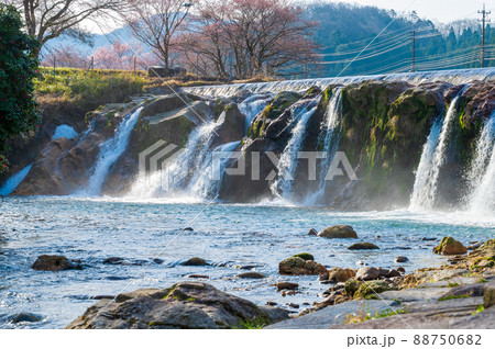 布橋十二ヶ滝（ぬのはしじゅうにがたき）／石川県小松市　西尾地区　2022年4月撮影 88750682