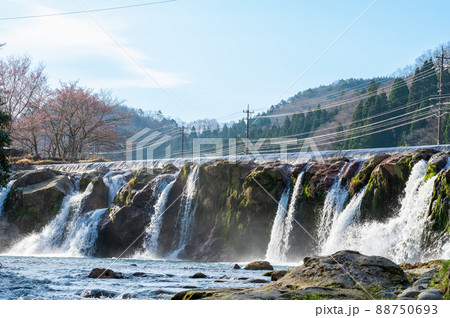 布橋十二ヶ滝（ぬのはしじゅうにがたき）／石川県小松市　西尾地区　2022年4月撮影 88750693