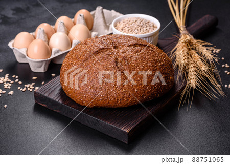 Fresh baked brown bread with ears and grains of wheat 88751065