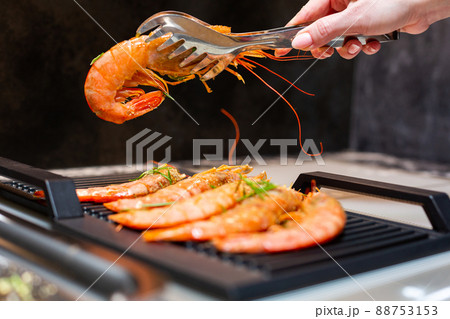 Close-up. Tiger prawns are fried on an electric grill in the kitchen. 88753153