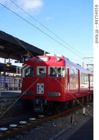 岐阜県可児市　名鉄新可児駅御嵩行き列車 88754058