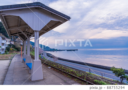 （愛媛県）JR 下灘駅　夕景 88755294