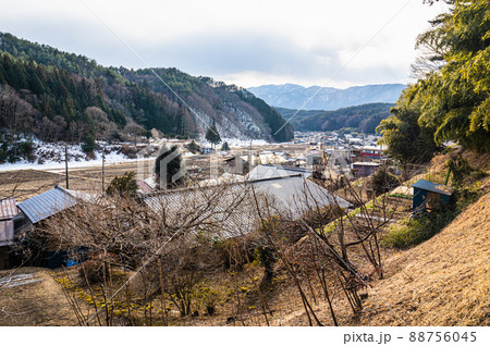 辰野町沢底の集落 88756045