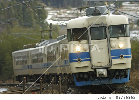 北陸本線 倶利伽羅-津幡 JR西日本 413系+475系 B06+A18編成(金沢) 北陸本線 倶利伽羅-津幡 JR西日本 413系+475系 B06+A18編成(金沢) 88756865