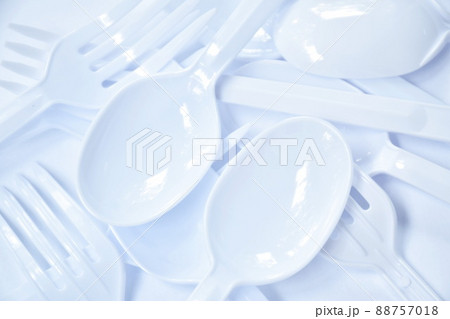 plastic spoon and fork for single used arranging on white background plastic spoon and fork for single used arranging on white background 88757018