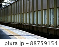 合成素材に使える一般的な鉄道の駅のホーム 88759154