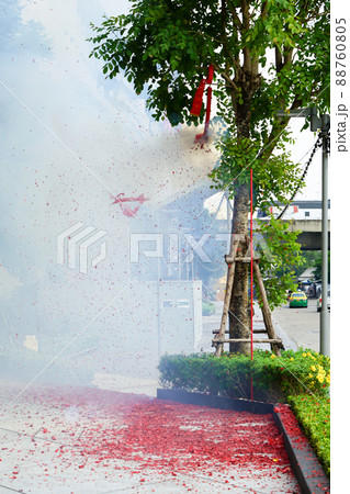 China red cracker are explored 88760805