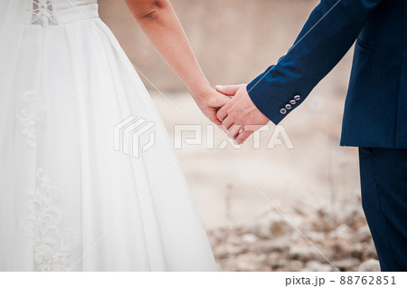 Couple of married holding hands 88762851