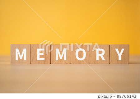 記憶・メモリのイメージ｜「MEMORY」と書かれた積み木 88766142