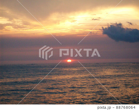 夕闇 たそがれ 薄暮 88768064