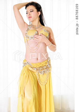 ベリーダンス　黄色　女性 88768169