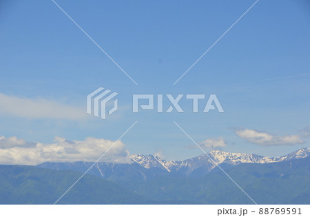 中央高速道路の釈迦堂PAから眺めた「南アルプス」(山梨県笛吹市一宮町千米寺) 中央高速道路の釈迦堂PAから眺めた「南アルプス」(山梨県笛吹市一宮町千米寺) 88769591