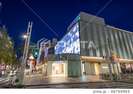 名古屋市・中区　栄　広小路通　広小路呉服町交差点　マルエイガレリア 88769969