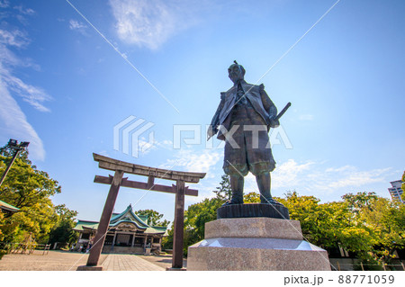 鳥居と豊臣秀吉像 鳥居と豊臣秀吉像 88771059