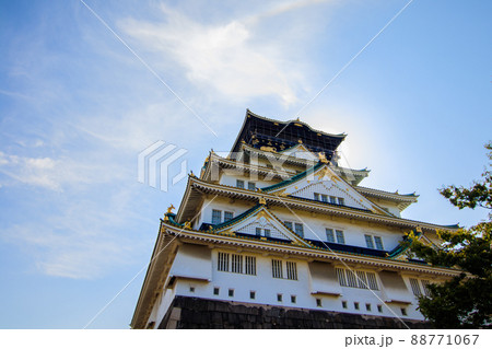 見上げる大阪城 見上げる大阪城 88771067