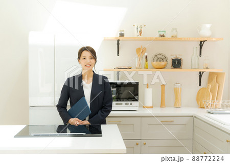 物件紹介 20代女性 不動産業 物件紹介 20代女性 不動産業 88772224