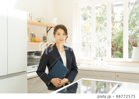 住宅販売アドバイザー 20代女性 住宅販売アドバイザー 20代女性 88772575