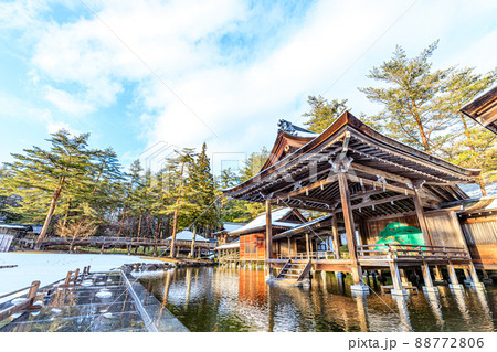 積雪した身曾岐神社　山梨県北杜市 88772806