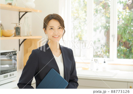 住宅販売アドバイザー 20代女性 住宅販売アドバイザー 20代女性 88773126