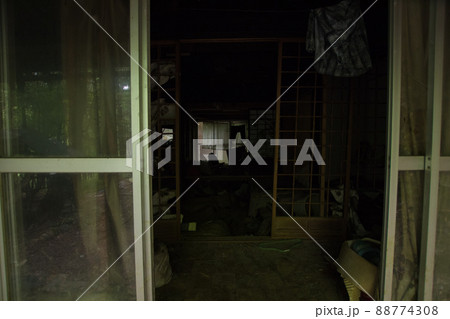 廃集落の家内 廃集落の家内 88774308