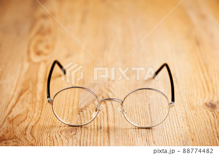 round frame style 88774482