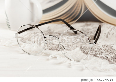 round frame style 88774534
