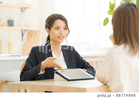 住宅販売アドバイザー　20代女性 88774999