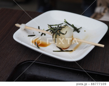 食べかけの海苔団子 88777109