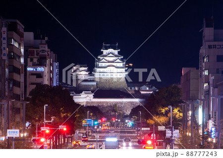 国宝姫路城の美しいライトアップ風景 国宝姫路城の美しいライトアップ風景 88777243