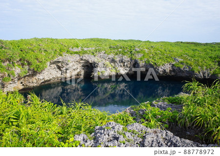 下地島の通り池＜沖縄・宮古島＞7 88778972