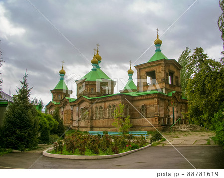 キルギスタン、カラコルのホーリートリニティ大聖堂 88781619
