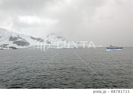 Coastline of Antarctica - Global Warming - Ice Formations Coastline of Antarctica - Global Warming - Ice Formations 88781715