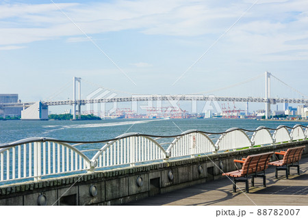 海に面した竹芝ふ頭公園(東京都港区) 海に面した竹芝ふ頭公園(東京都港区) 88782007