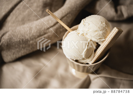 バニラアイスクリーム　アイスのイメージ素材 88784738